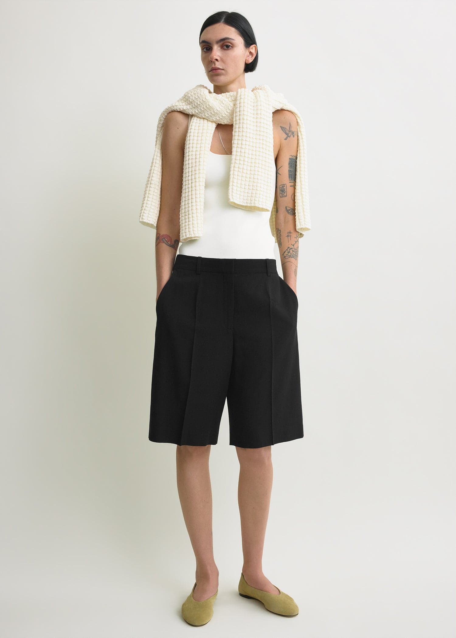 Wide fluid shorts black